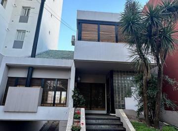 Casa de 7 ambientes, Bahía Blanca · Casa con 650 m² Terreno, 3 Dorm. en Venta en Universitario
