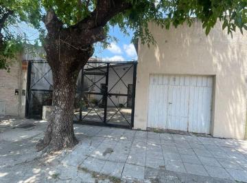 Casa de 4 ambientes, Lomas de Zamora · Casa Cuatro Ambientes en Banfield