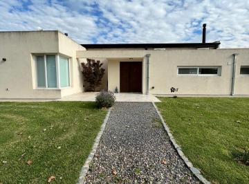 Casa · 350m² · 7 Ambientes · 2 Cocheras · Hermosa Casa en Venta 5 Dorm. y Pileta en Estancia Las Lilas