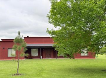 Casa · 254m² · 5 Dormitorios · 2 Cocheras · Casa en Venta Estancia Las Lilas 5 Dorm.