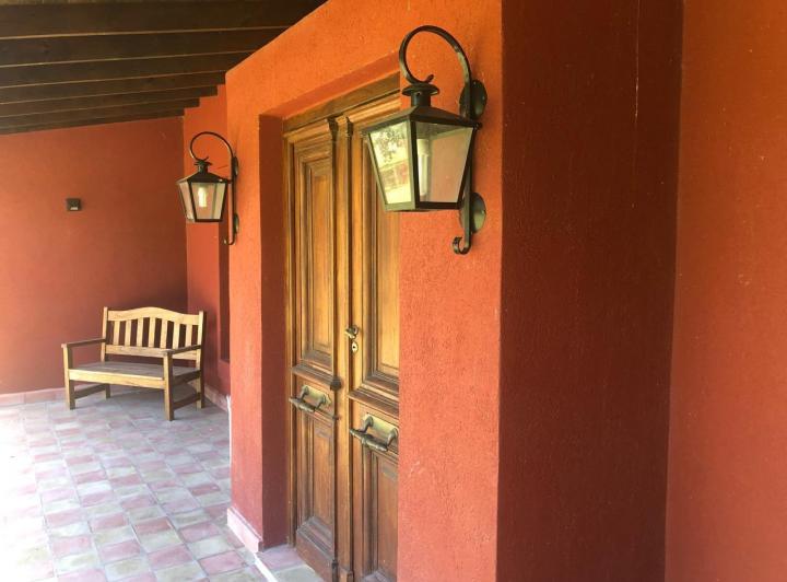 Casa · 254m² · 6 Ambientes · 2 Cocheras