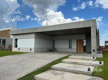 Casa · 196m² · 4 Ambientes · 2 Cocheras · Casa con Pileta en Venta - Lagos de Canning, Esteban Echeverría