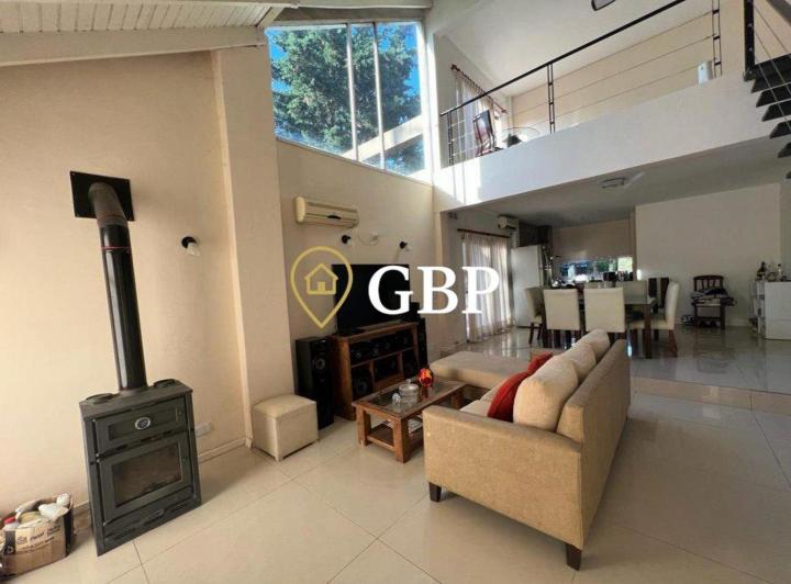 Casa · 166m² · 4 Ambientes · 3 Cocheras