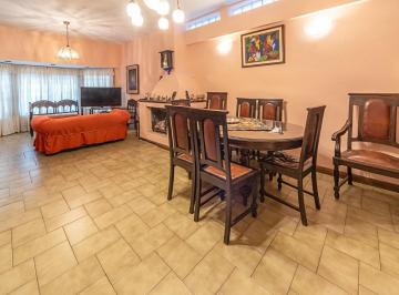 Casa · 130m² · 5 Ambientes · 1 Cochera · Venta Casa 4 Dorm. Caballito