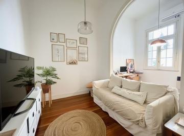 PH · 97m² · 5 Ambientes · Venta - PH de 2 Dorm. con Patio y Balcón. Reciclado. Centro, Rosario