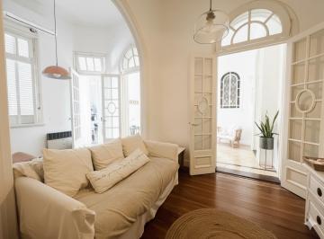 PH · 97m² · 5 Ambientes · Venta - PH de 2 Dorm. con Patio y Balcón. Reciclado. Centro, Rosario