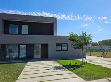 Casa · 220m² · 4 Ambientes · Alquiler Casa 4 Ambientes - Arenas Chico