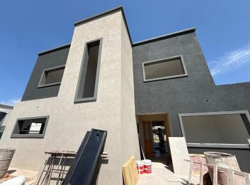 Casa · 210m² · 6 Ambientes · 1 Cochera · Casa en Venta en San Pablo, Pilar, G. B. a. Zona Norte