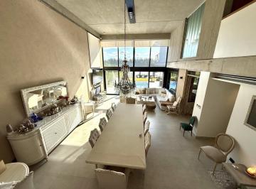 DOC-DOC-88_2 · Casa en Venta Al Río en Barrio Náutico San Juan