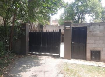 Casa de 5 ambientes, Moreno · Casa con 3 Dorm. en Venta, 1400 m² La Reja Grande Zona de Quintas. a Reacondicionar