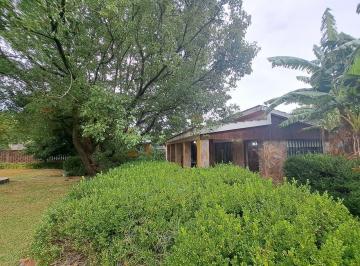 Vista desde el ingreso. · Venta - Casa a Reaccionar un Dormitorio, Pileta, Gran Terreno Arbolado - Funes