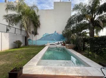 Casa · 126m² · 3 Ambientes · 1 Cochera · Venta/permuta - Casa de 2 Dorm. con Jardín, Pileta y Cochera. Fisherton, Rosario.