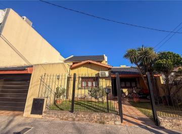 Casa · 280m² · 3 Ambientes · 2 Cocheras · Casa en Lomas del Mirador