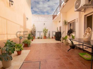 Casa · 309m² · 5 Ambientes · Venta Casa Multifamiliar 309 m² Cubiertos con Posibilidad de Unificación | Caseros – Acepta Permuta