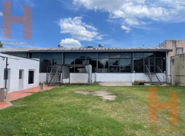 Bodega-Galpón · 400m² · 5 Ambientes · 1 Cochera · Oficina con Amplio Galpon, Vestidores y Patio B° Bella Vista