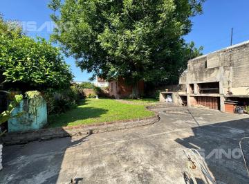 Terreno · 110m² · 3 Ambientes · 1 Cochera · Casa en Chilavert C/jardin de 200 m² - Salida Directa a Gral Paz - Acepta Permuta PH Caba