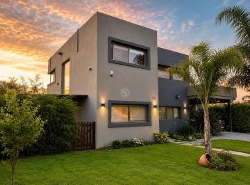 Casa · 200m² · 5 Ambientes · Casa en Venta en San Sebastian, Escobar, G. B. a. Zona Norte