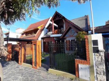 Casa de 6 ambientes, Morón · Hermoso Chalet en Excelente Estado en Hermosa Zona Residencial.