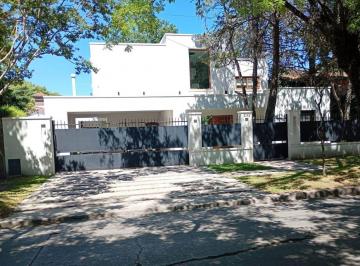 Casa de 7 ambientes, Ituzaingó · Casa Estilo Minimalista, 7 Ambientes, en Venta