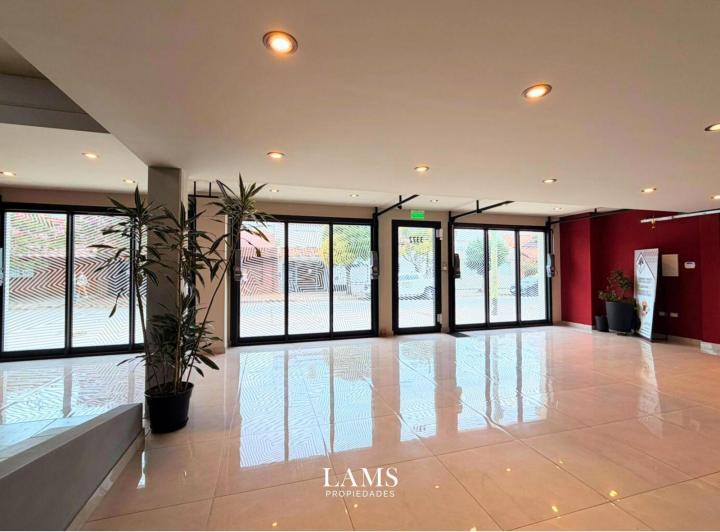 Local comercial · 1100m²