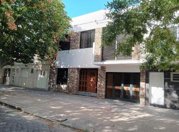 Casa · 146m² · 6 Ambientes · Casa de 3 Dorm. en Venta en La Plata