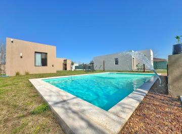 Casa · 110m² · 4 Ambientes · Venta - Casa 2 Dorm. Roldan