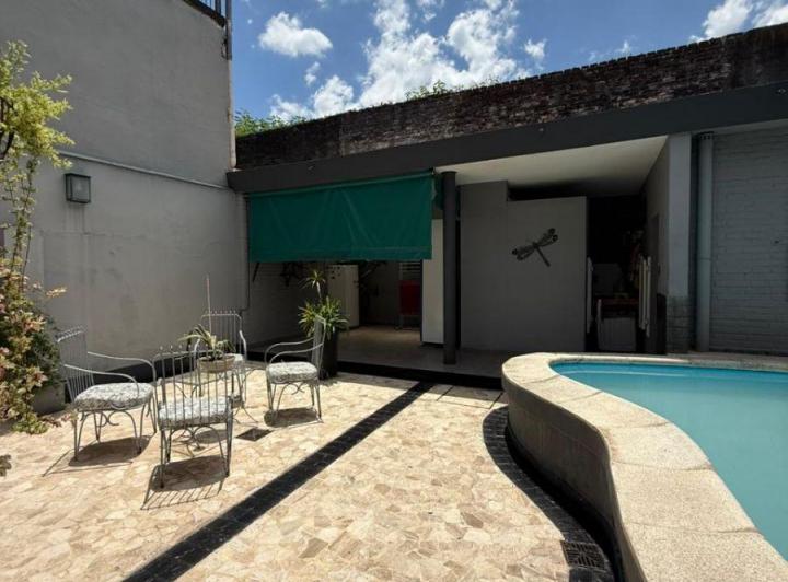 Casa · 180m² · 6 Ambientes · 1 Cochera
