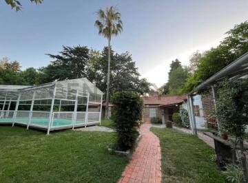 Casa · 180m² · 3 Dormitorios · Casa en Venta de 3 Dorm., Quincho y Pileta, Villa Elisa