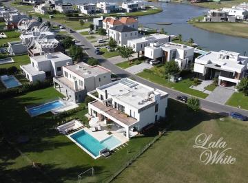Casa · 231m² · 6 Ambientes · 2 Cocheras · Casa con 5 Dorm. en Venta - Terralagos, Canning, Ezeiza