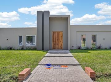 Casa · 310m² · 6 Ambientes · 2 Cocheras · Casa en Venta en Barrio Haras San Pablo, General Rodriguez