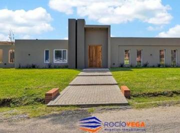 Casa · 310m² · 6 Ambientes · 2 Cocheras · Casa en Venta en Barrio Haras San Pablo, General Rodriguez