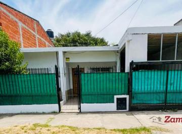 Casa · 80m² · 4 Ambientes · 2 Cocheras · Casa 3 Ambientes en Venta