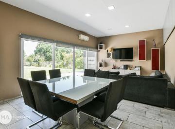 Casa · 180m² · 4 Ambientes · 1 Cochera · Casa 3 Dorm. en Barrio Cerrado - La Carolina Golf Country Club - Rosario - Piñero | Venta