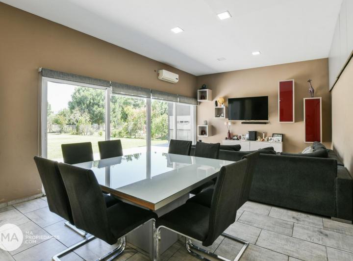 Casa · 180m² · 4 Ambientes · 1 Cochera