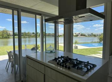 Casa · 154m² · 5 Ambientes · Venta Casa Al Agua Barrio Islas El Canton