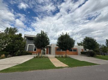 portada · Casa Premium de Cuatro Dorm. Venta Piscina y Jardin Funes Rosario