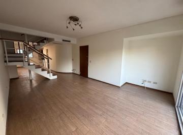 Departamento · 95m² · 4 Ambientes · 1 Cochera · Departamento de 4 Ambientes con Cochera Cubierta en Flores. en Duplex.