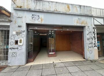 Local comercial · 77m² · Venta Local Mas Galpon y Fondo Libre, Excelente Ubicacion a 2 Cuadras y Media de Av Almirante Brown