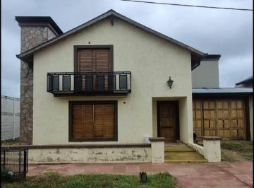 Casa · 330m² · 4 Ambientes · 2 Cocheras · Casa en Jovita - Córdoba