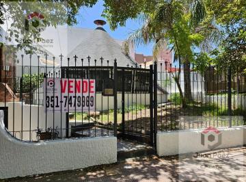 Casa · 200m² · 5 Ambientes · 2 Cocheras · Escritura Inmediata! Quincho y Pileta!