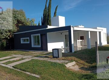 Casa · 102m² · 4 Ambientes · 2 Cocheras · Proxima Escritura a Estrenar!