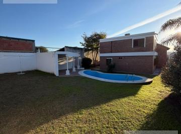 Casa · 324m² · 8 Ambientes · 4 Cocheras · Impecable Casa 6 Dorm. con Pileta a 2 Cuadras del Centro Villa Carlos Paz