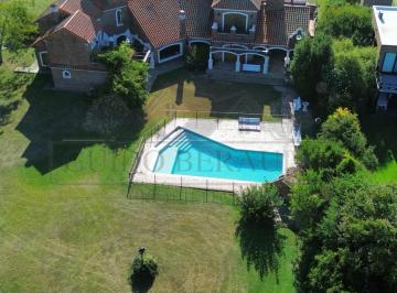 Casa · 350m² · 10 Ambientes · 2 Cocheras · Casa en Venta con Gastos de Escrituración Incluidos Usd 260.000