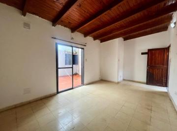 Casa · 60m² · 2 Dormitorios · Venta - Casa de Pasillo Unica de 2 Dorm. con Patio. Azcuenaga, Rosario.