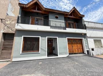 Casa · 140m² · 4 Ambientes · 1 Cochera · Casa en Remedios de Escalada