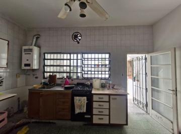 Casa · 90m² · 5 Ambientes · Venta - Casa Al Frente - 3 Dorm. - Patio - Terraza - Echesortu