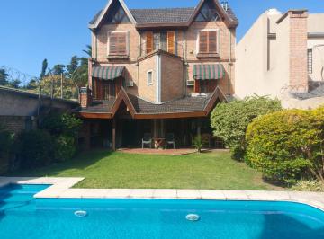 Casa · 217m² · 5 Ambientes · 2 Cocheras · Impecable Chalet en Venta, San Isidro, Zona Residencial de Santa Rita