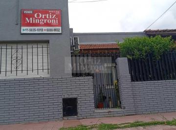 Casa · 85m² · 3 Ambientes · 2 Cocheras · Casa en Venta en Lomas de Zamora, G. B. a. Zona Sur, Argentina