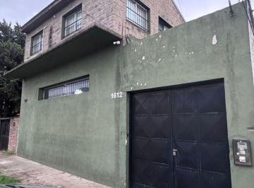Casa de 3 ambientes, Morón · En Venta - Hermosa Casa 3 Ambientes con Parque y Pileta