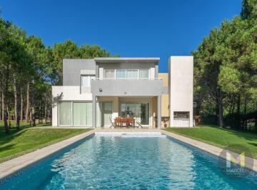 Casa · 250m² · 5 Ambientes · 1 Cochera · Casa en Venta La Herradura Pinamar
